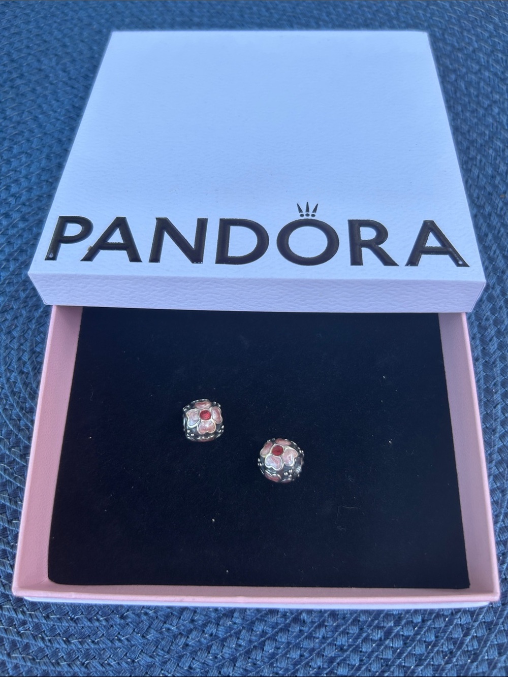 Pandora Silver Flower accent charms with Pink Centers - Picture 2 of 4